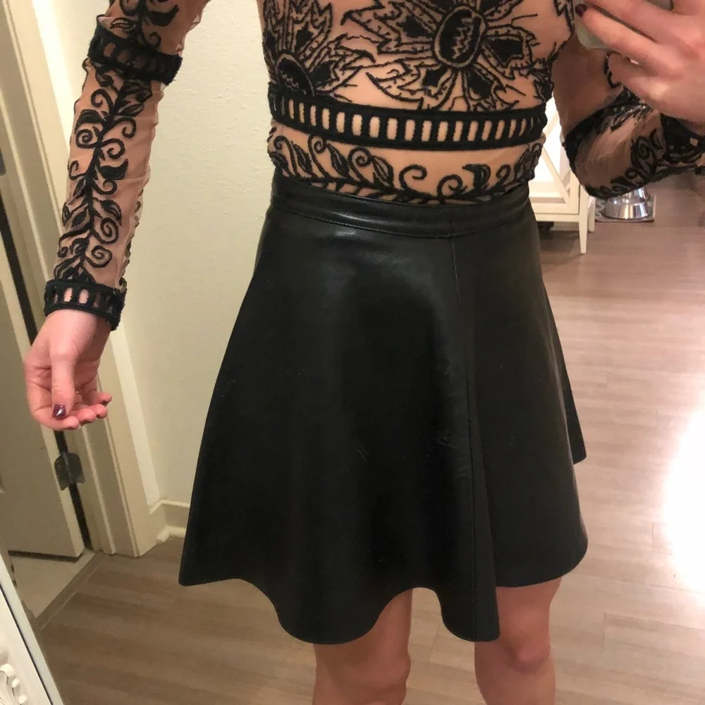 Black leather American Apparel mini skirt - Picture 4 of 8